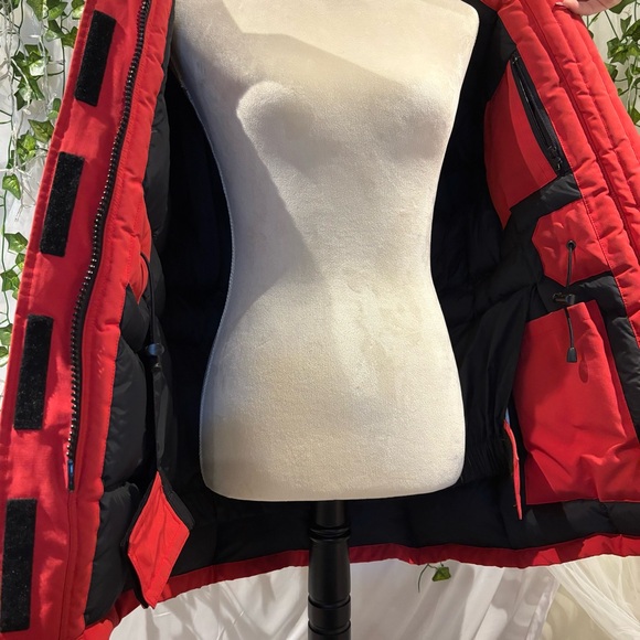 Women’s Canada Goose Expedition Parka - Picture 13 of 16